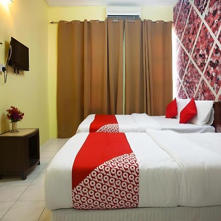 Oyo 796 Jr Hotel Sitiawan Exterior photo