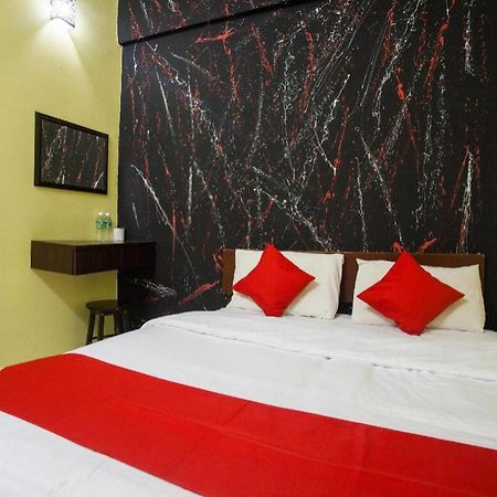 Oyo 796 Jr Hotel Sitiawan Exterior photo