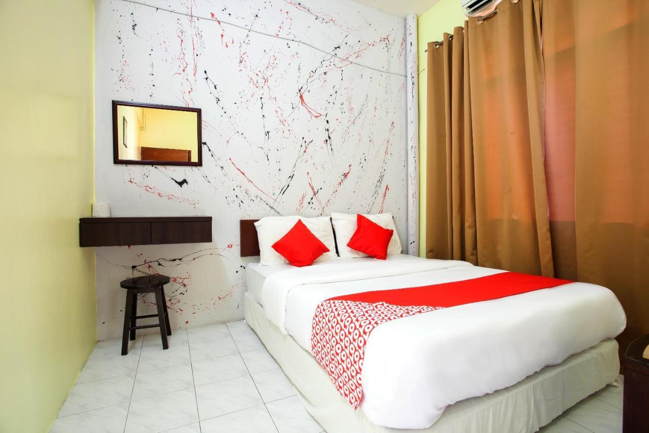 Oyo 796 Jr Hotel Sitiawan Exterior photo
