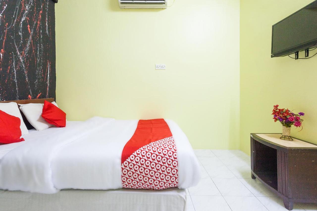 Oyo 796 Jr Hotel Sitiawan Exterior photo