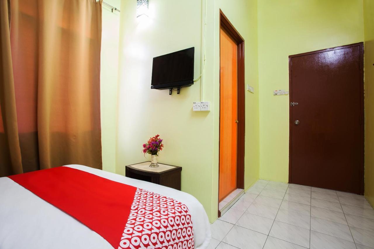 Oyo 796 Jr Hotel Sitiawan Exterior photo