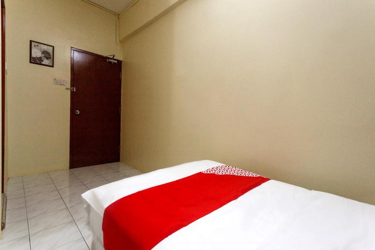 Oyo 796 Jr Hotel Sitiawan Exterior photo