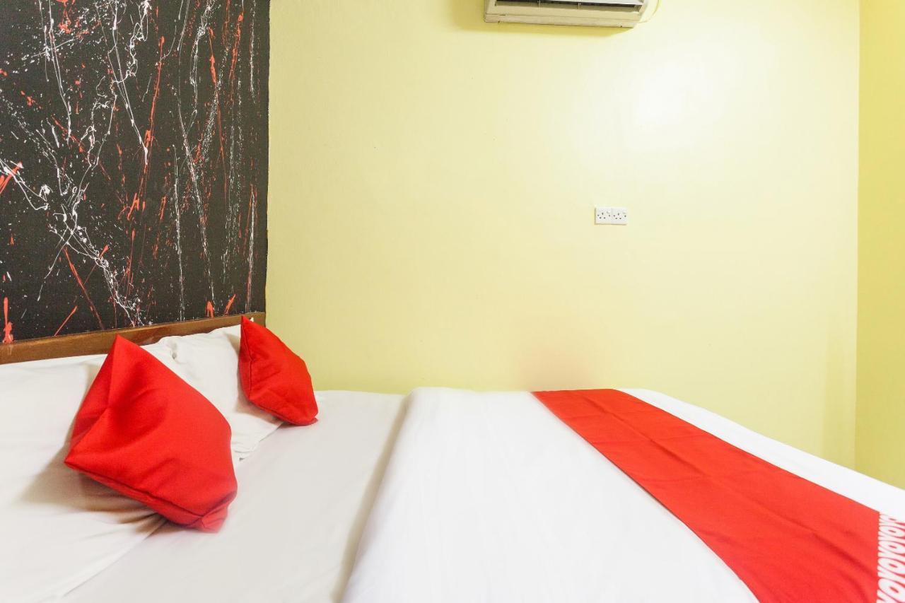 Oyo 796 Jr Hotel Sitiawan Exterior photo