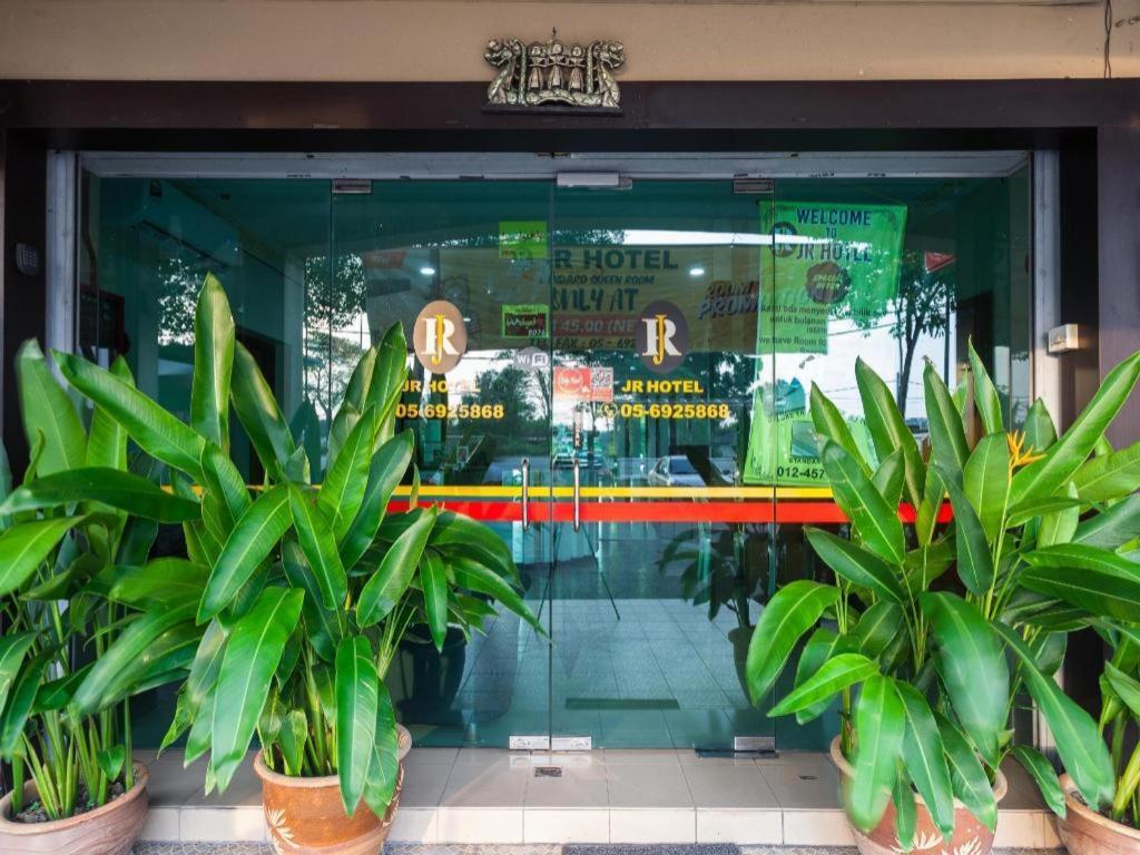 Oyo 796 Jr Hotel Sitiawan Exterior photo