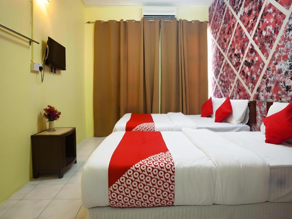 Oyo 796 Jr Hotel Sitiawan Exterior photo