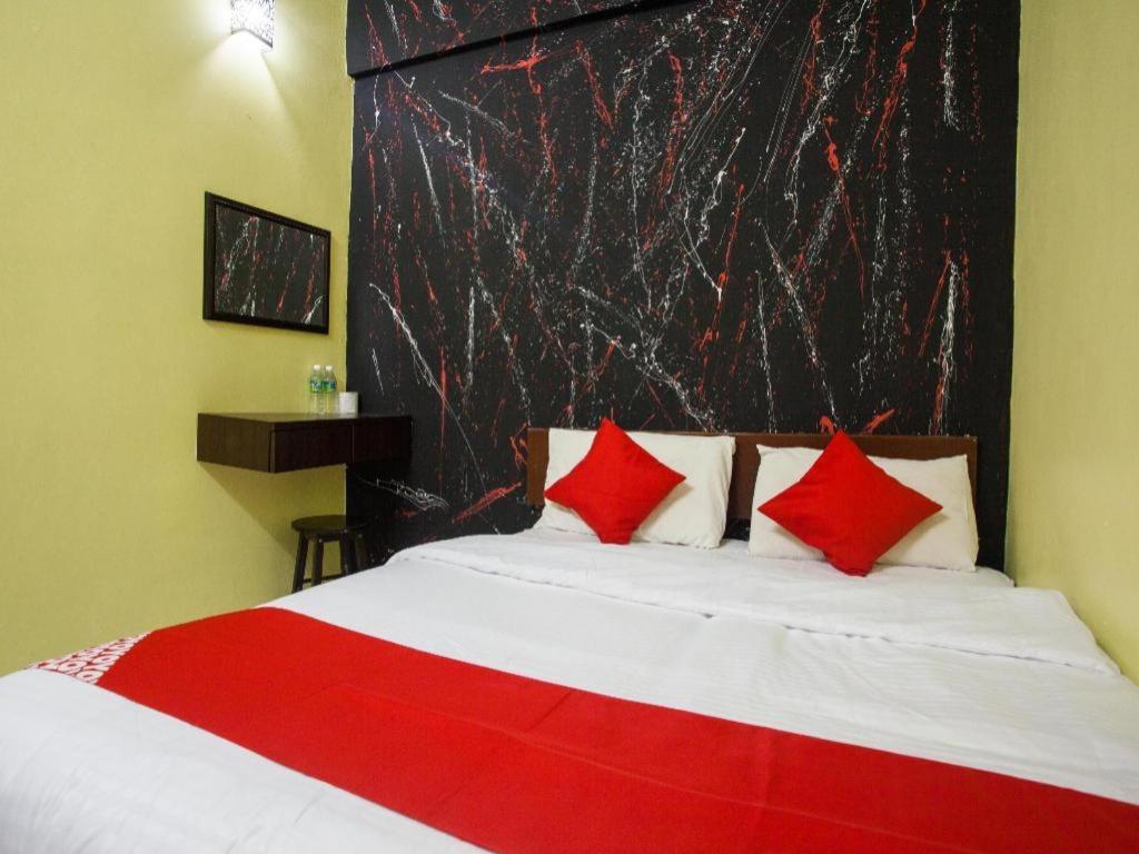 Oyo 796 Jr Hotel Sitiawan Exterior photo
