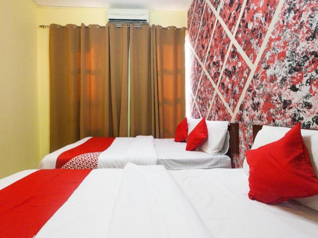 Oyo 796 Jr Hotel Sitiawan Exterior photo