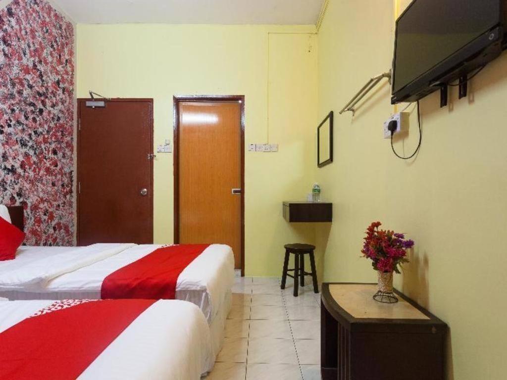 Oyo 796 Jr Hotel Sitiawan Exterior photo