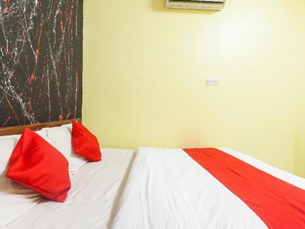 Oyo 796 Jr Hotel Sitiawan Exterior photo