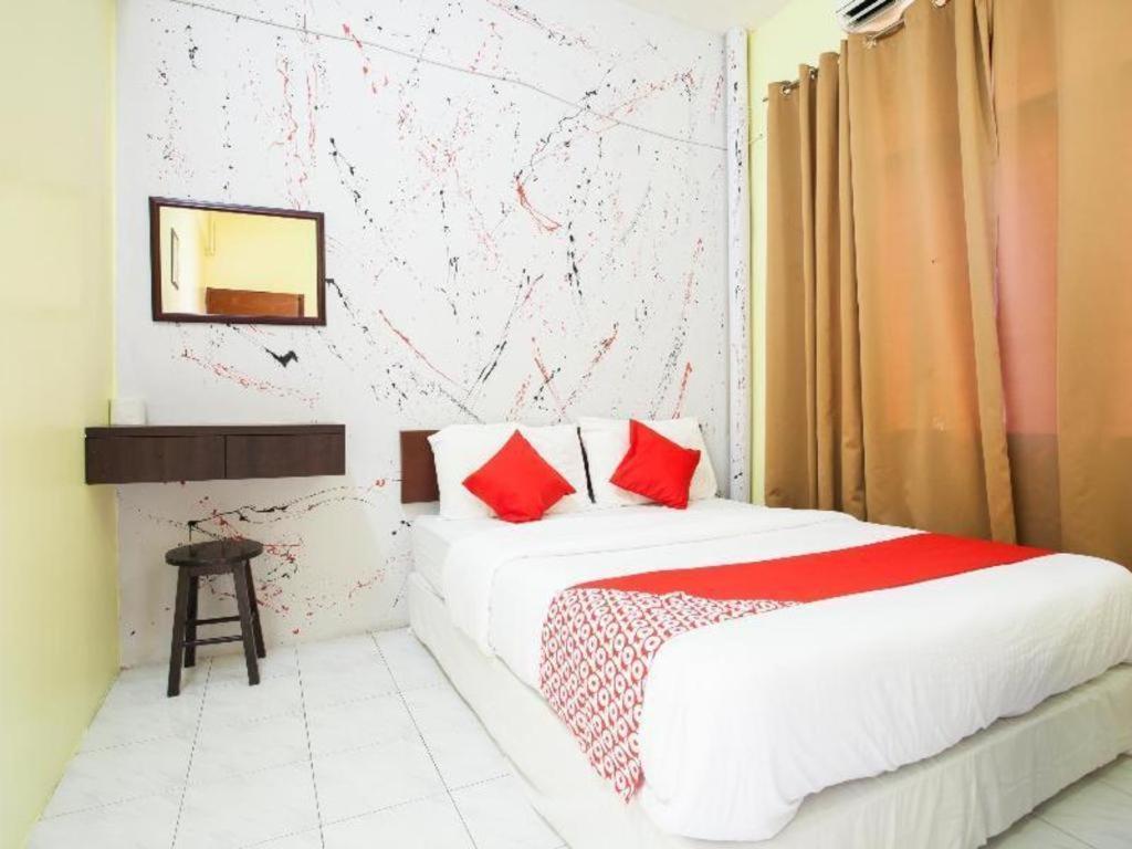 Oyo 796 Jr Hotel Sitiawan Exterior photo