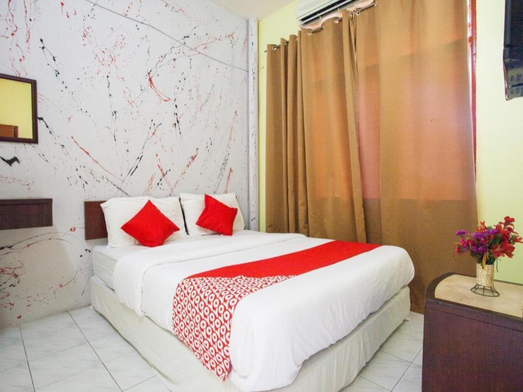 Oyo 796 Jr Hotel Sitiawan Exterior photo