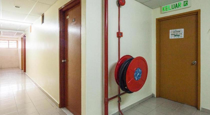 Oyo 796 Jr Hotel Sitiawan Exterior photo