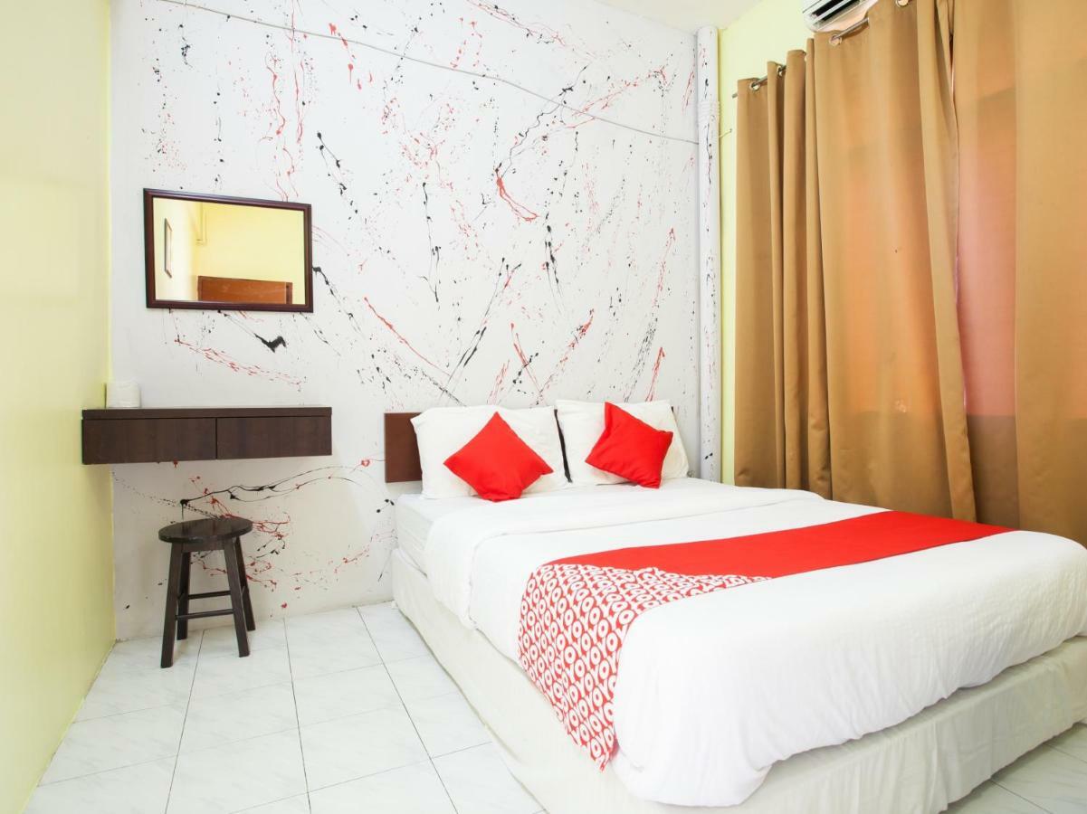 Oyo 796 Jr Hotel Sitiawan Exterior photo