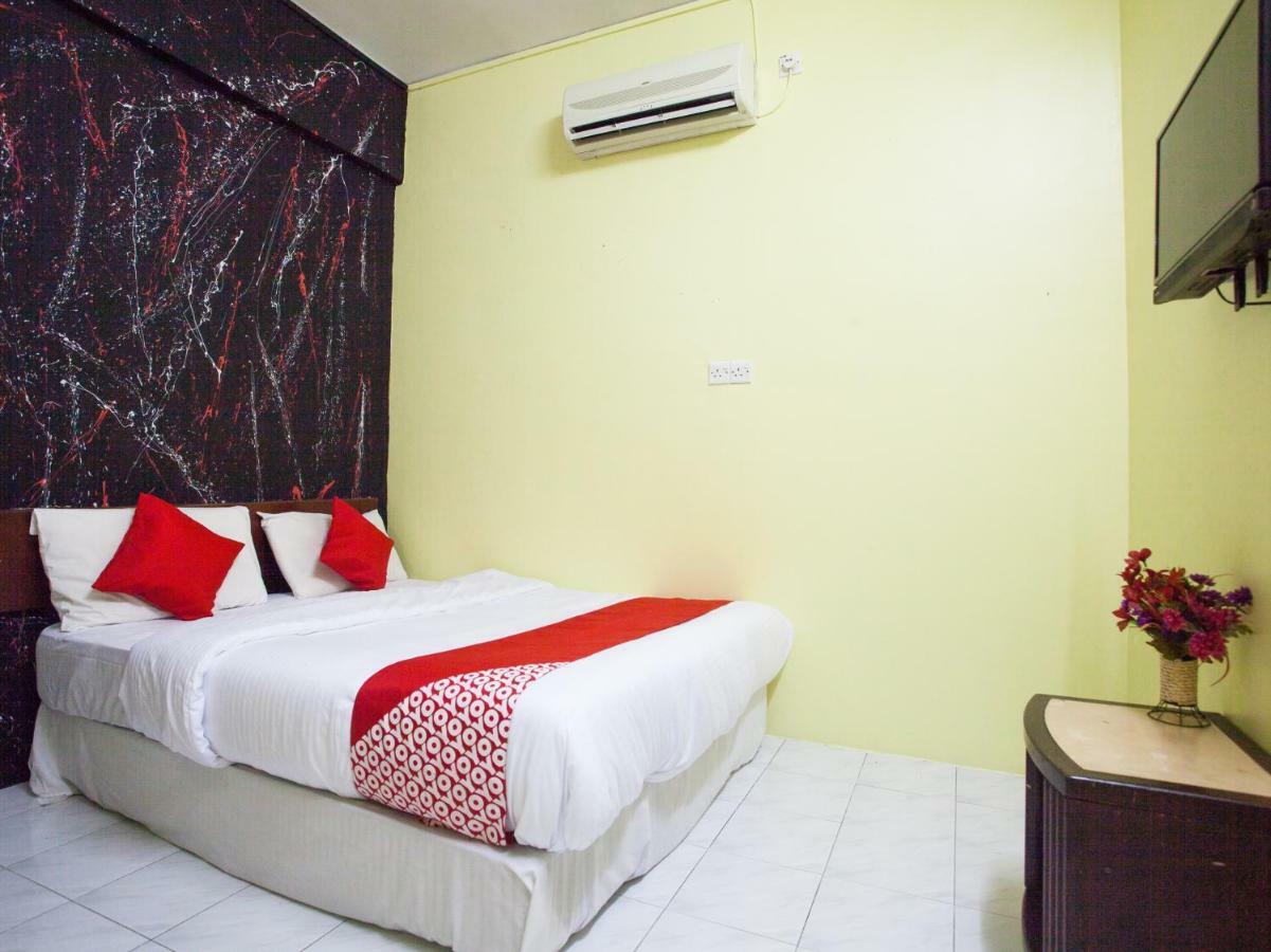 Oyo 796 Jr Hotel Sitiawan Exterior photo