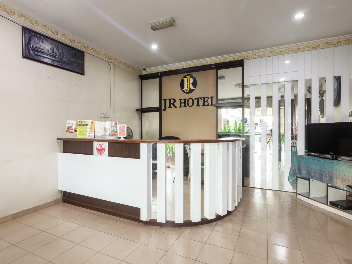 Oyo 796 Jr Hotel Sitiawan Exterior photo