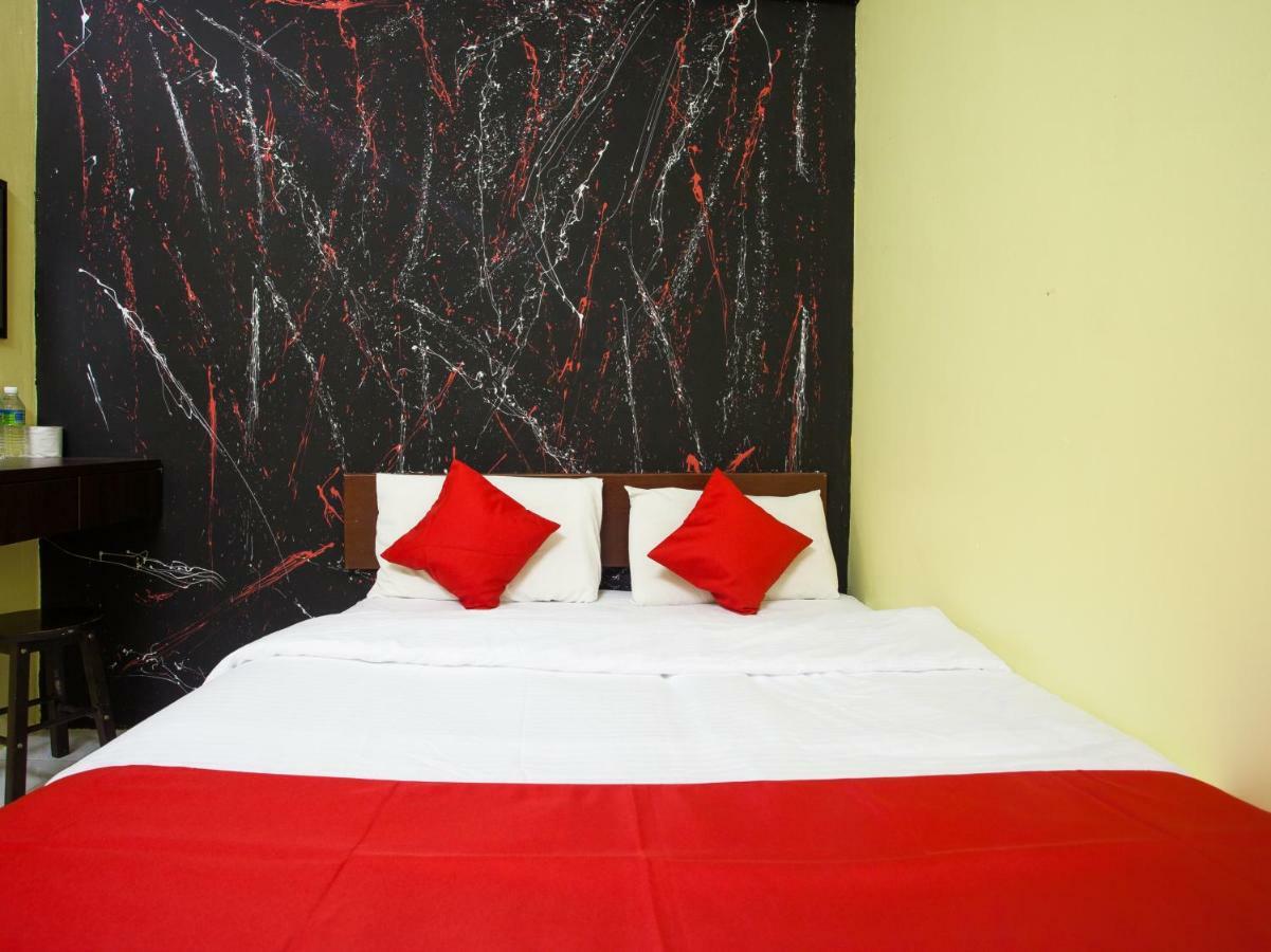 Oyo 796 Jr Hotel Sitiawan Exterior photo