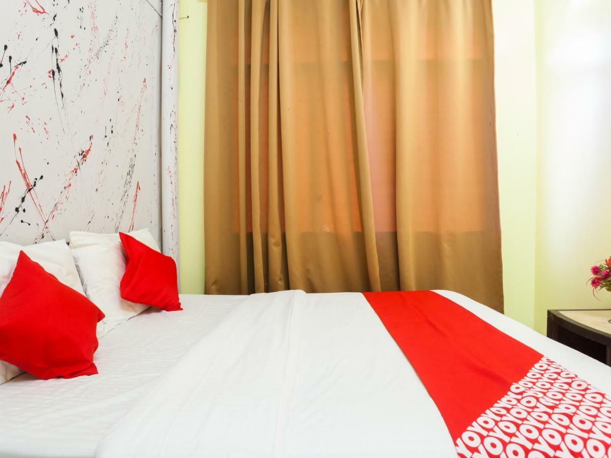 Oyo 796 Jr Hotel Sitiawan Exterior photo